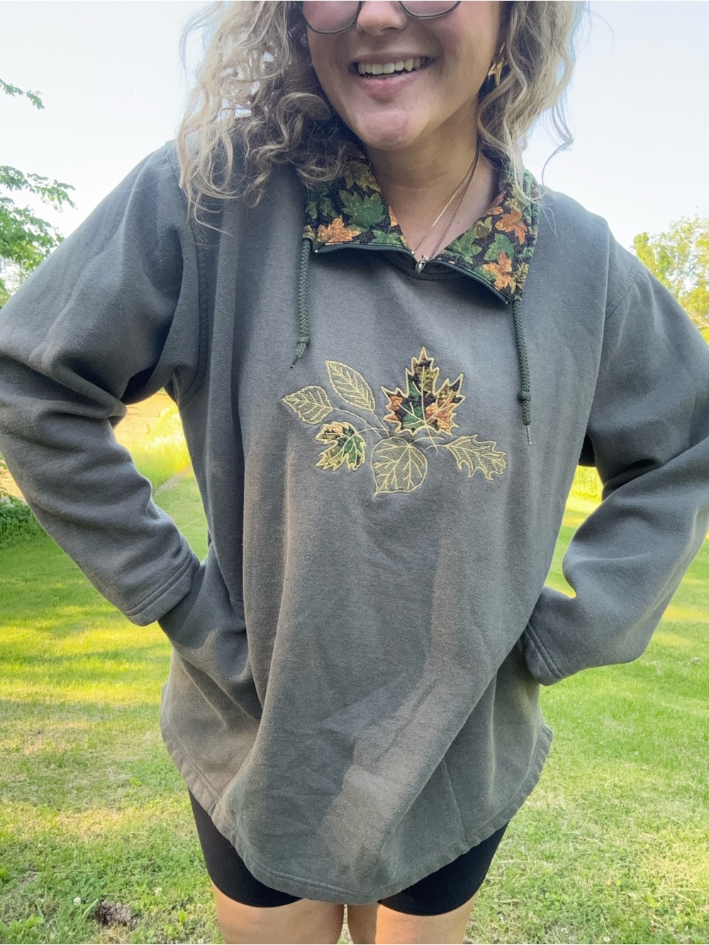 Embroidered Leaf Sweatshirt